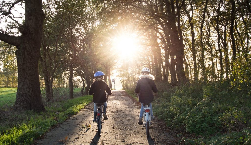 Près de 5 milliards d’euros sont économisés en France en termes de coûts sociaux grâce à la pratique du vélo. Photo d'illustration par Rudy and Peter Skitterians de Pixabay.
